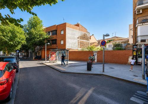Lands in Madrid