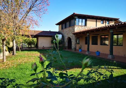 Houses in Candeleda