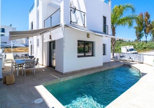Villa en venta en Avda Pescia - Ctra de Frigiliana, Nerja - ROMERAL