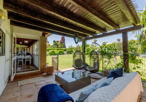 Villa for sale in San Pedro de Alcántara, Marbella - R5433838