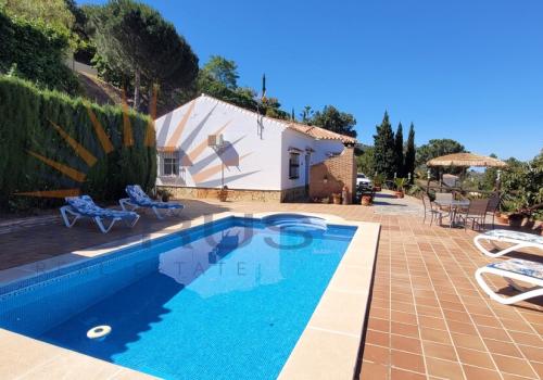 Villas in Sayalonga