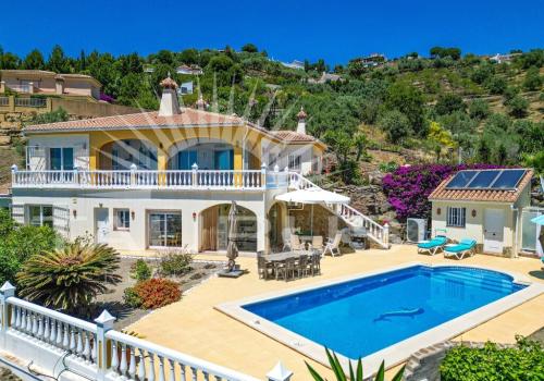 Villas in Arenas