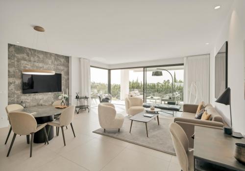 Apartment for sale in La Quinta, Benahavís - 7382-AGB