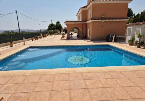Properties in Aspe
