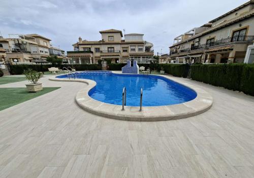 Bungalow for sale in La Zenia, Orihuela - AA-3592