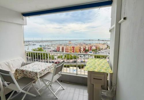 Apartment for sale in Puerto Deportivo, Torrevieja - AA-3795