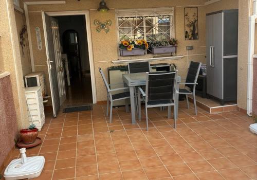 Бунгало на продажу в Los Almendros-La Florida - AG19MLSC9225335 Бунгало на продажу в Los Almendros-La Florida - AG19MLSC9225335