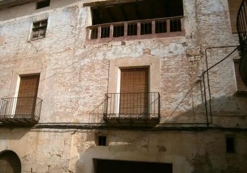 Properties in Monroyo