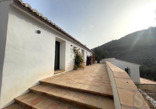 Villa for sale in Sayalonga - CV886