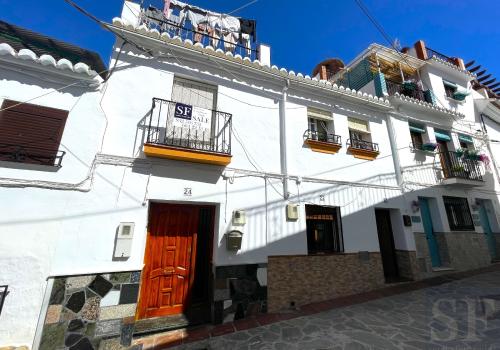 Homes in Sayalonga