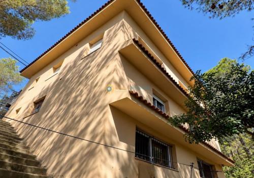 Properties in Almiserà