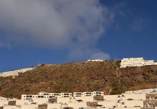 Lands in Las Palmas